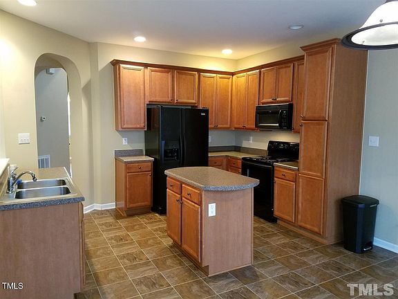 2nd image of 8 Rockwall Garden Way