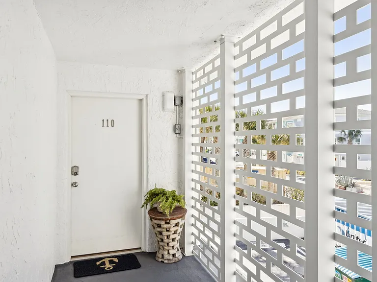 1601 Ocean Dr S #110 — Photo 32