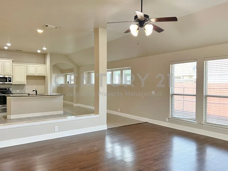 6613 Meadow Glen Dr — Photo 8