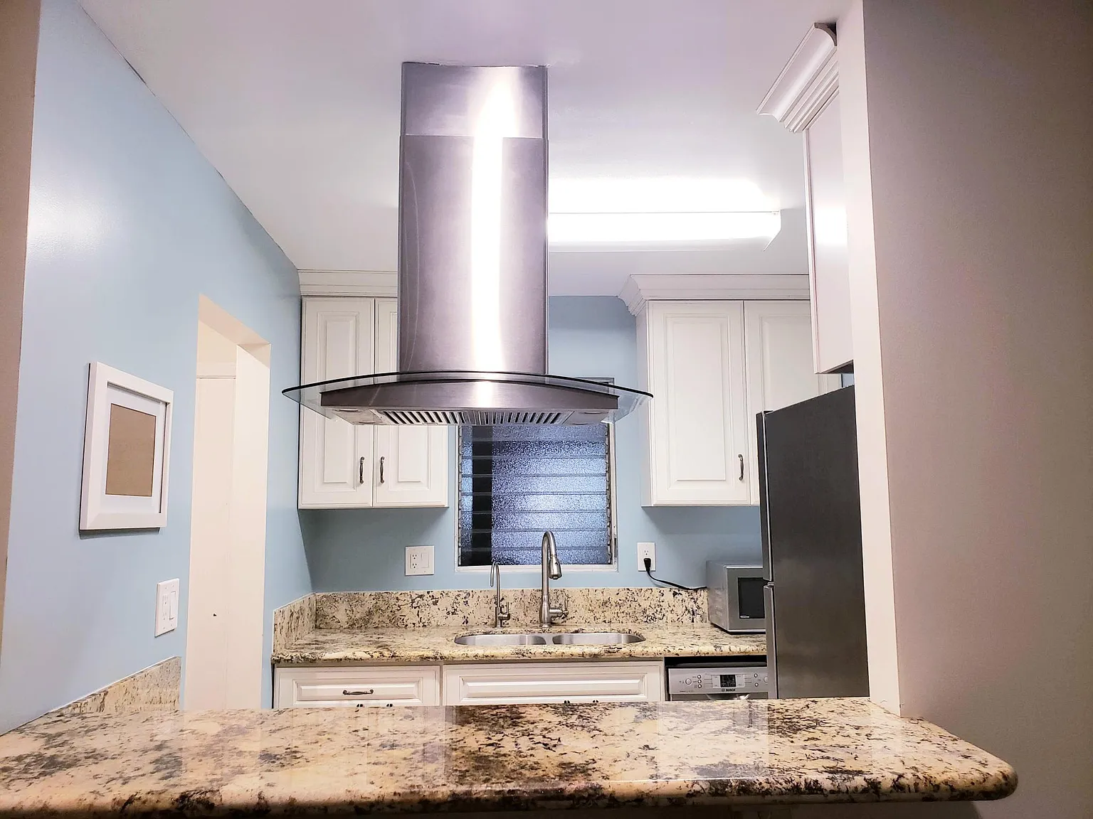 1030 W Macarthur Blvd — Photo 4