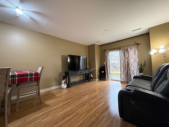 5th image of 211 Central St #113
