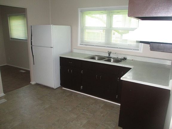 3rd image of 3668 N Erin Dr
