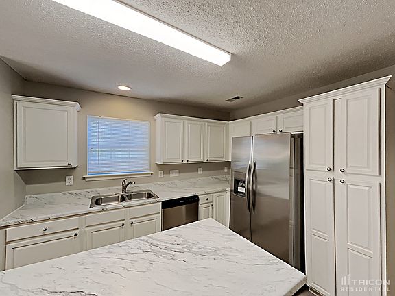 4th image of 4207 Clovelly Dr