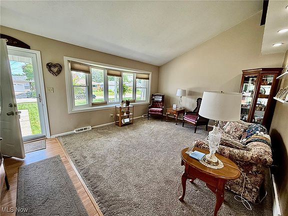 4th image of 748 Franklin Ave
