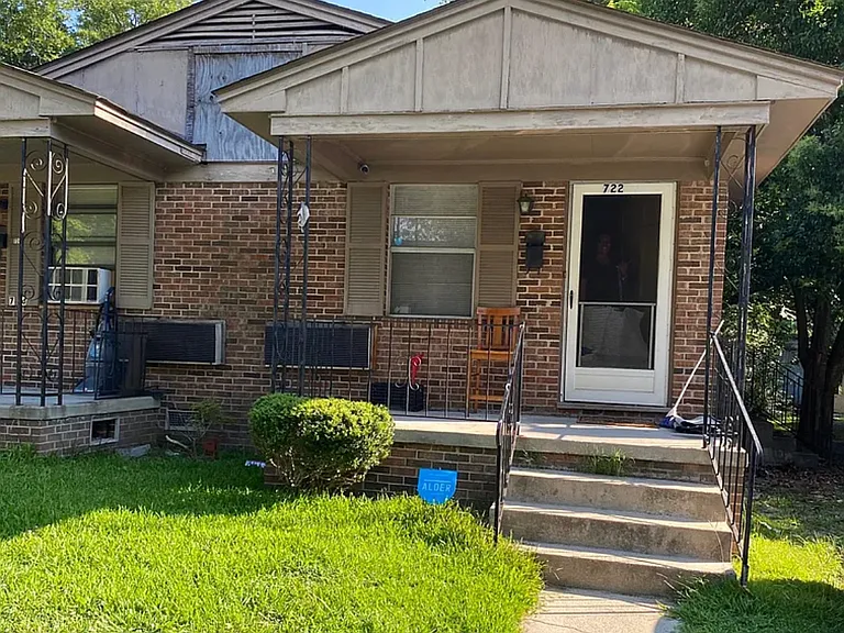 724 Western Ave — Photo 10