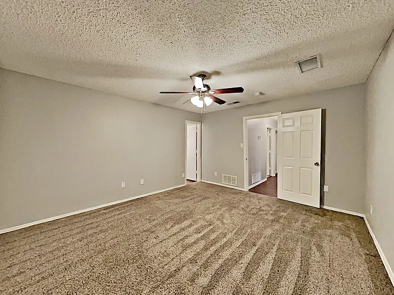 2112 Cedarcrest Dr — Photo 5
