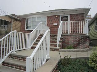 21 Pointview Ter, Bayonne, NJ 07002