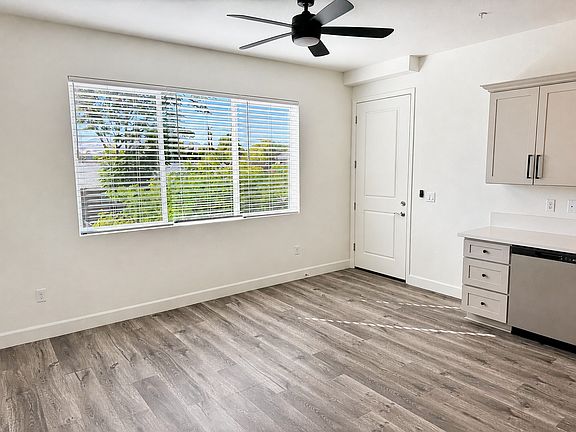 3rd image of 542 7th St #202