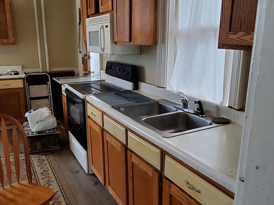 2nd image of 2214 Jackson St