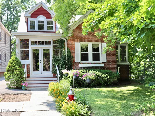 34 Magnolia Terrace, Albany, NY 12209