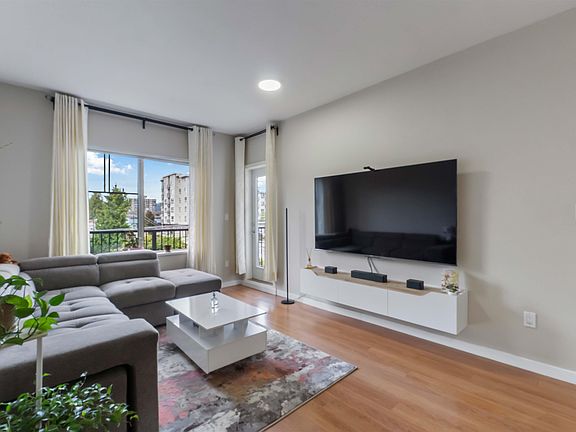 3rd image of 22290 North Ave #404