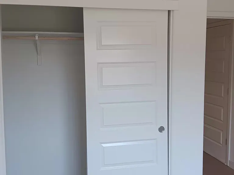 bed room closet