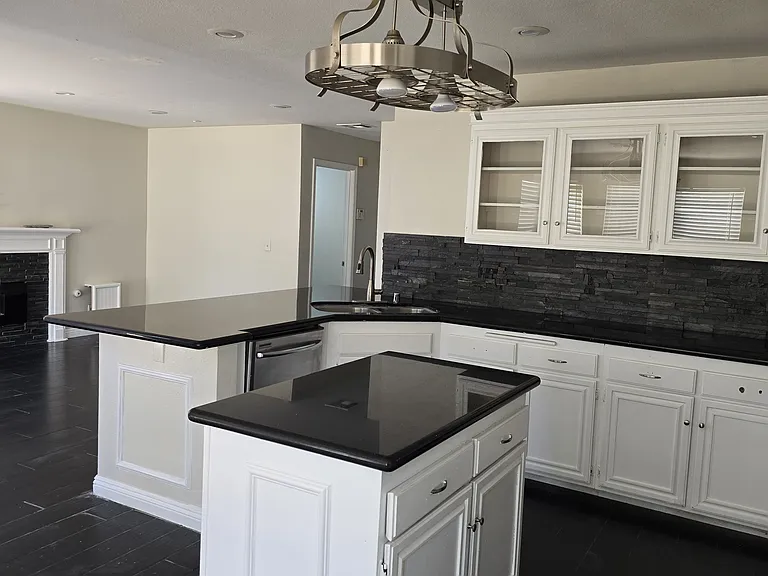 E Mesa Dr — Photo 2