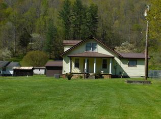 105 Hensley St, Pathfork, KY 40863