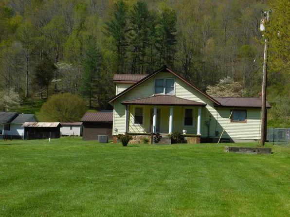 105 Hensley St, Pathfork, KY 40863