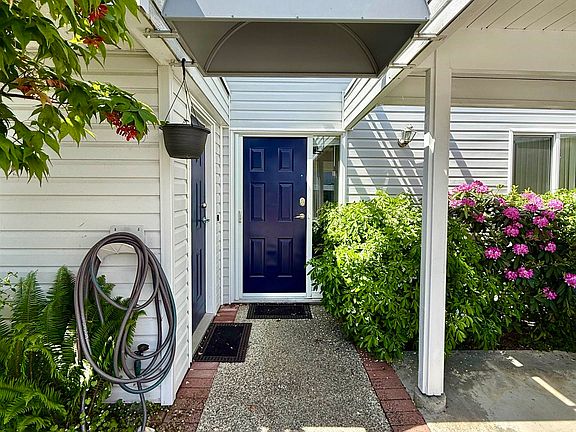 2nd image of 699 Dougall Rd #3