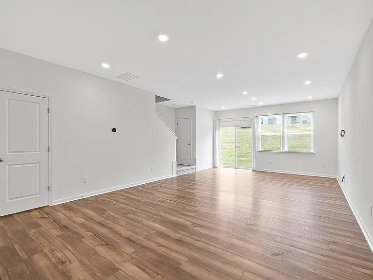 3063 Spline Cir — Photo 6