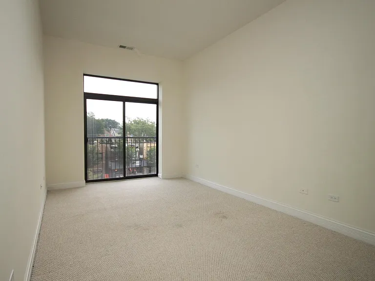4651 N Greenview Ave #208 — Photo 15