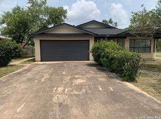 508 Crouch Ave, Devine, TX 78016