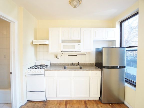 5th image of 403 E 6th St #2F