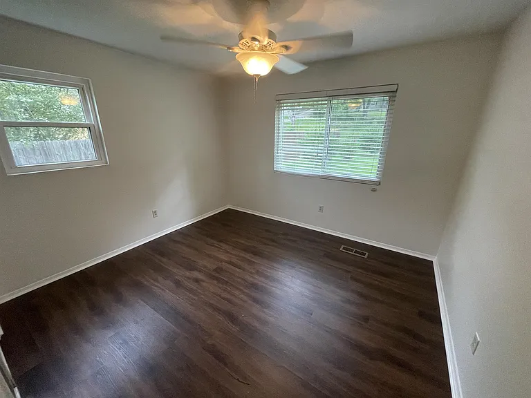 902 Old Lower Mill Rd — Photo 7
