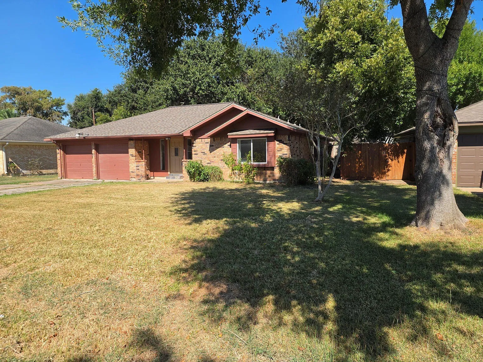 3 bed, 2.0 bath, 1323 sqft, $2,295 — Photo 4