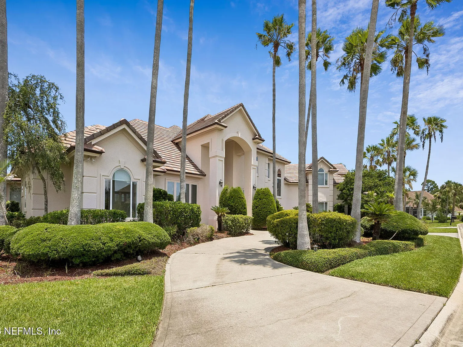 4 bed, 4.5 bath, 5054 sqft, $18,500 — Photo 3