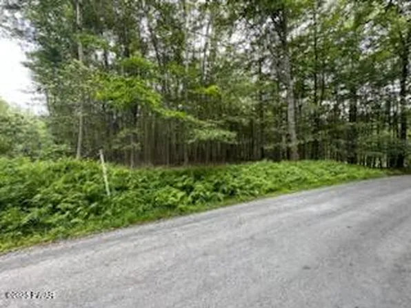 198 Lake Rd, Lake Ariel, PA 18436