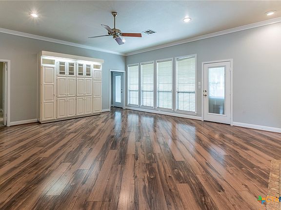 3rd image of 118 Twelve Oaks Dr