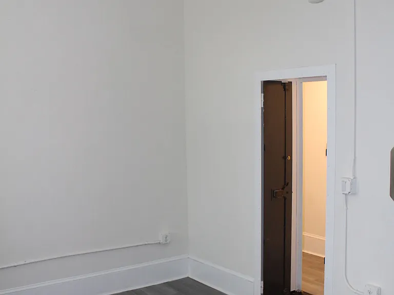 114 W Court St #101 — Photo 6