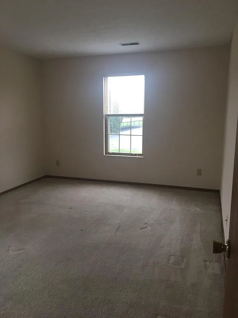 1 bed, 850 sqft, $1,310 — Photo 2