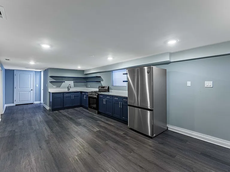 1121 N Leclaire Ave #BASEMENT — Photo 5