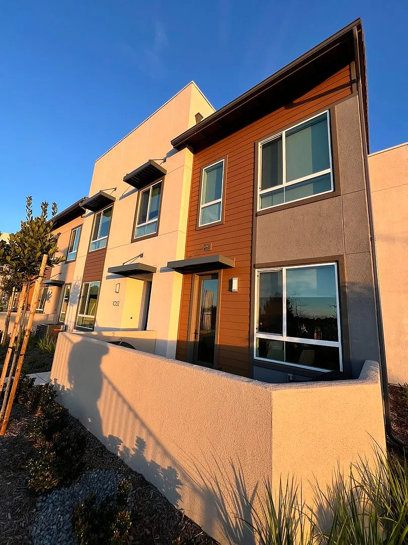Building Photo - 1052 Kendale Way