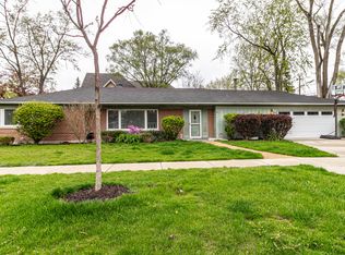 901 Hunter Rd, Glenview, IL 60025