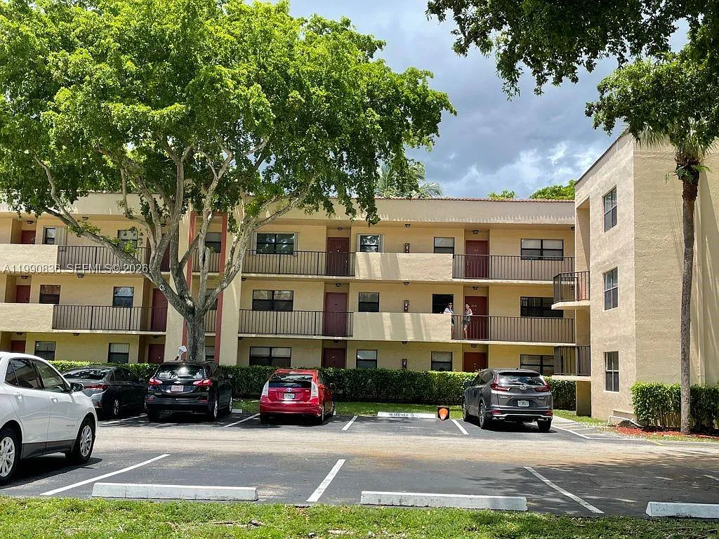 Building Photo - 3410 Foxcroft Rd #213