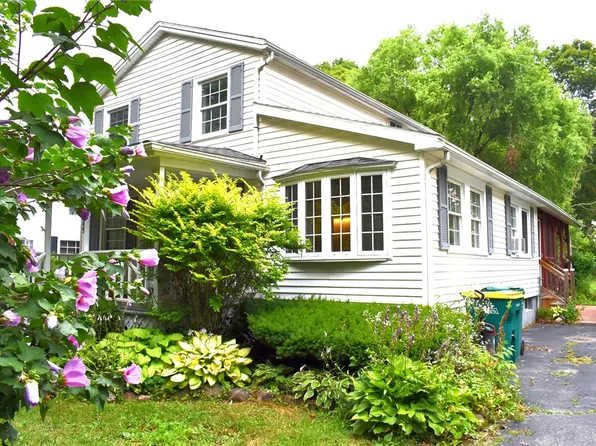 45 South St, Le Roy, NY 14482
