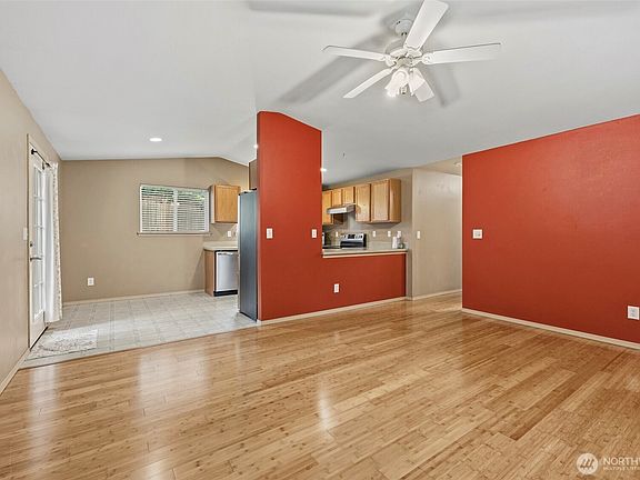 4th image of 826 Park Cottage Place