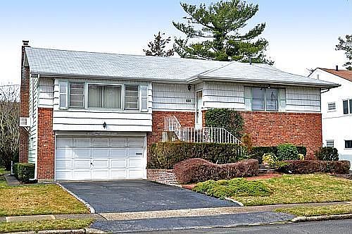 1st image of 905 Woodmere Dr