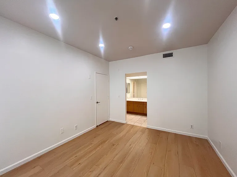 Primary Bedroom (1)