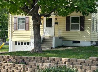 6006 Parker St, Omaha, NE 68104