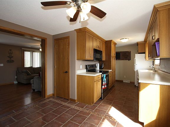 3rd image of 406 Woodland Dr