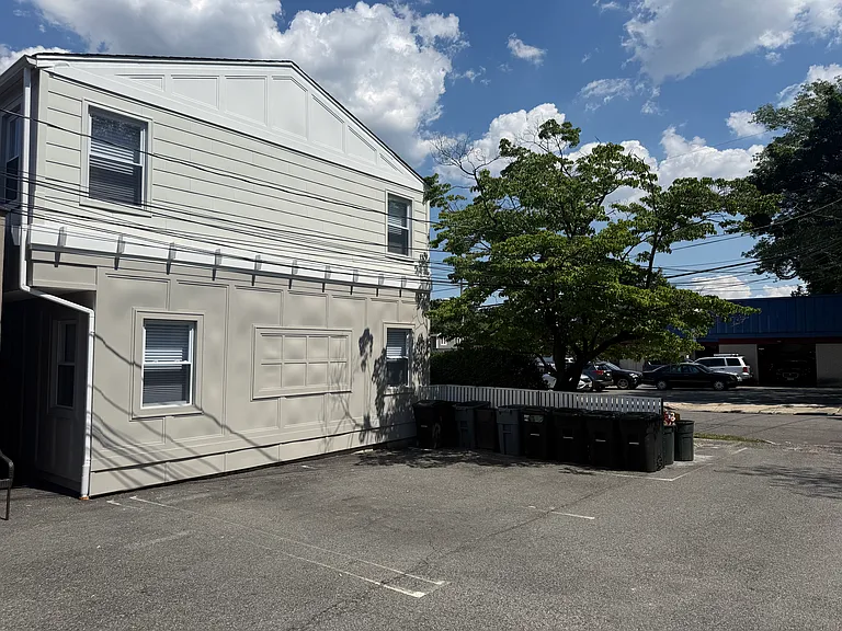 8-04D Saddle River Rd — Photo 3