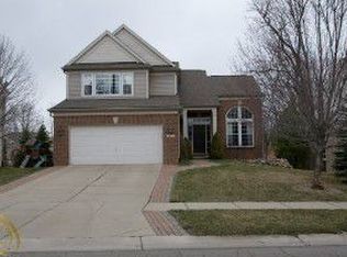 193 E Elizabeth St, Lake Orion, MI 48362