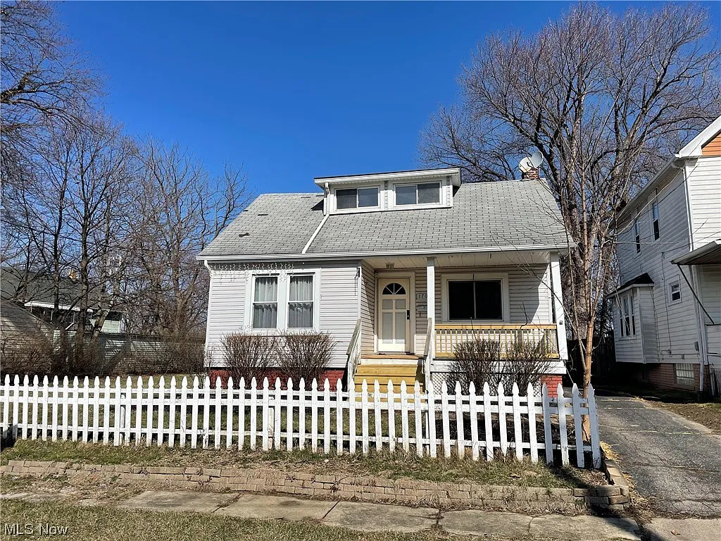 1704 Elston Ave photo 1