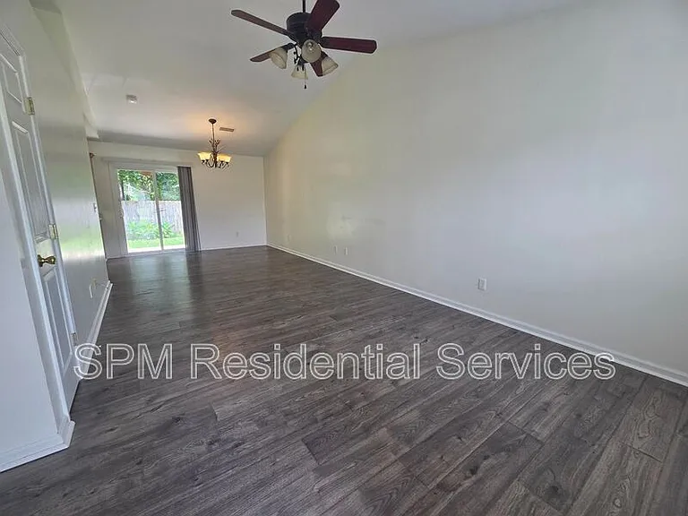 1798 Liz Ln NE — Photo 2