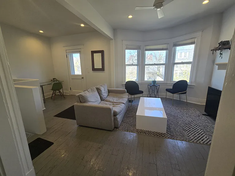 254 W Utica St — Photo 5