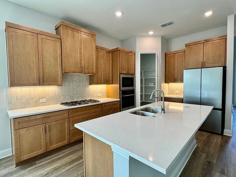 2930 Eleanor Dr — Photo 5