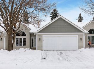 805 Southcross Dr E, Burnsville, MN 55306