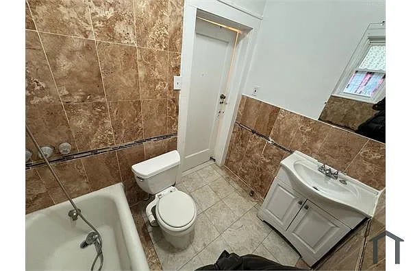 Photo 2 of 4 - 328 N 12th St #6 - Newark, NJ Building Photo - 328 N 12th St #6