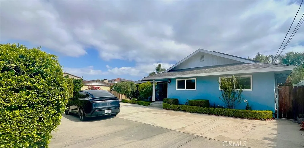 3 bed, 2103 sqft, $6,900 — Photo 2
